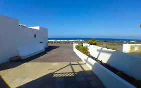 Front Beach House For Relax